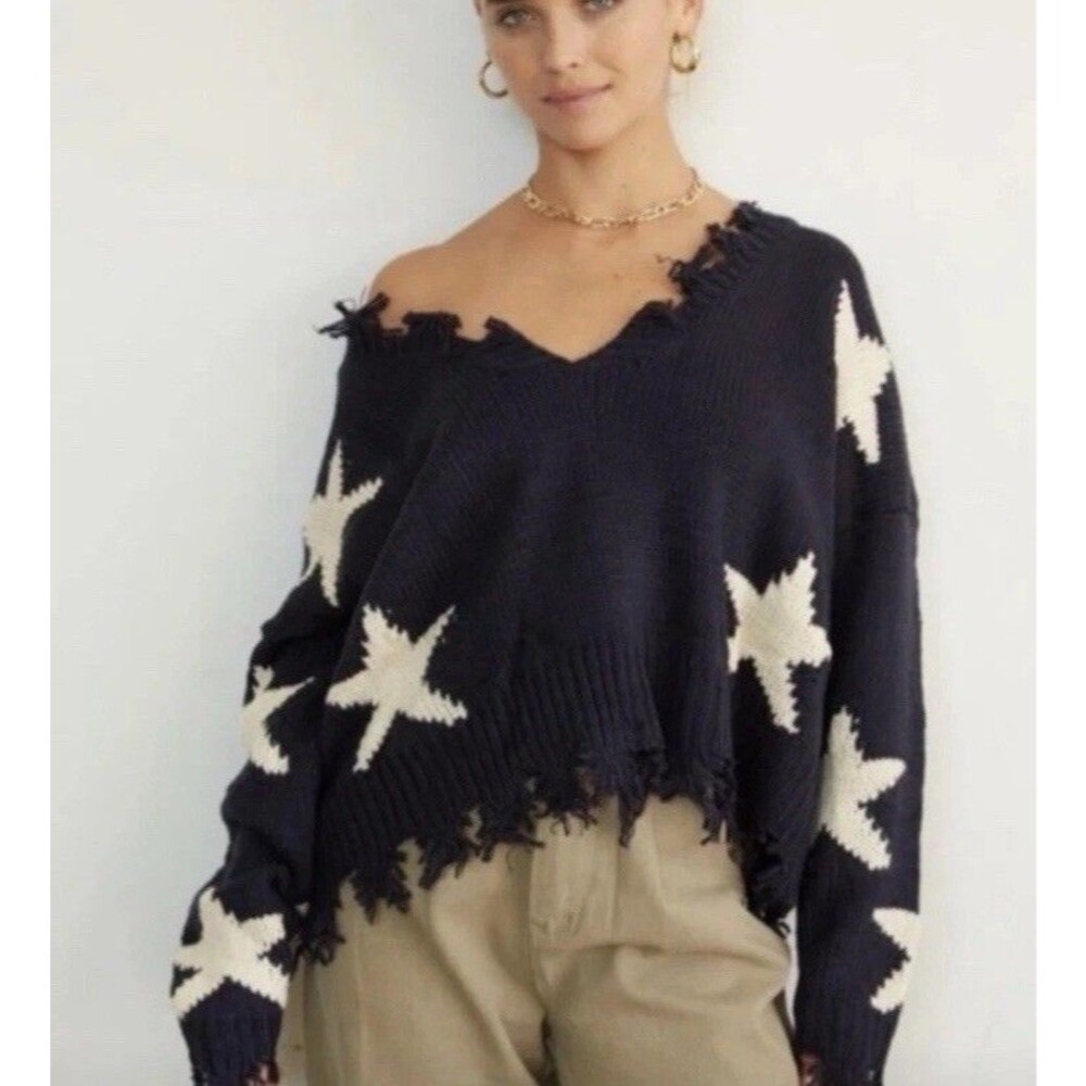Storia Navy/white oversized distressed star sweater size small